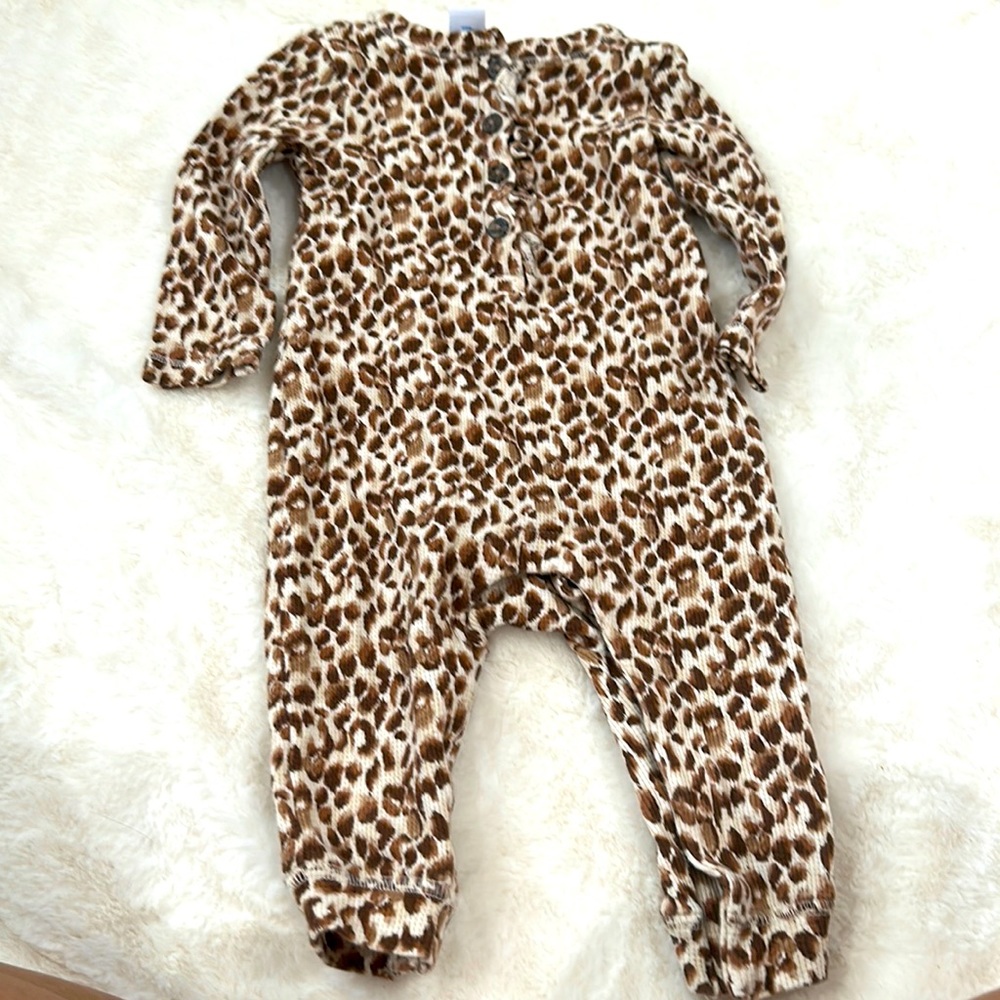 Old navy baby leopard print romper 6-12months